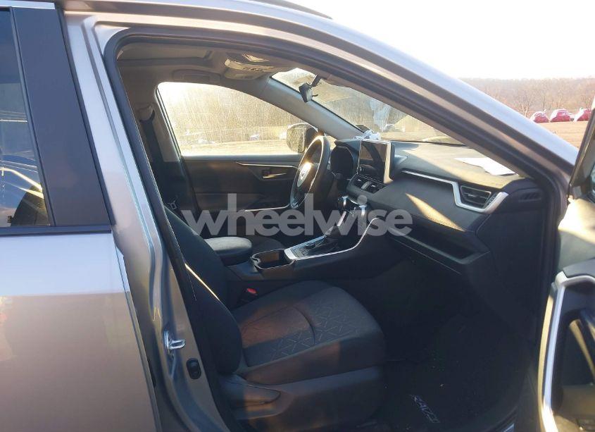 Photo 5 of 2024 Toyota Rav4 HYBRID XLE (VIN 4T3RWRFVXRU146637)