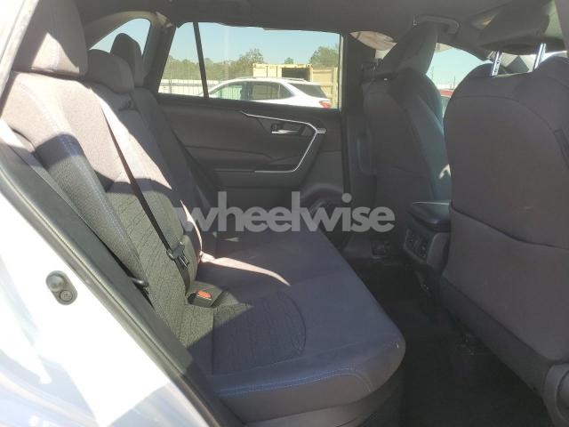 Photo 6 of 2022 TOYOTA RAV4 SE (VIN 4T3T6RFV4NU089044)