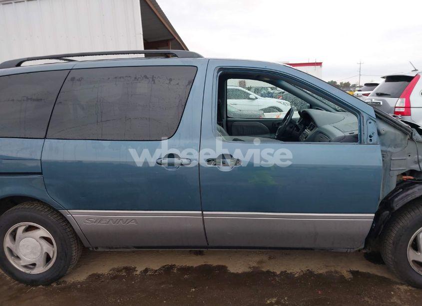 Photo 14 of 2001 Toyota Sienna XLE (VIN 4T3ZF13C01U323995)