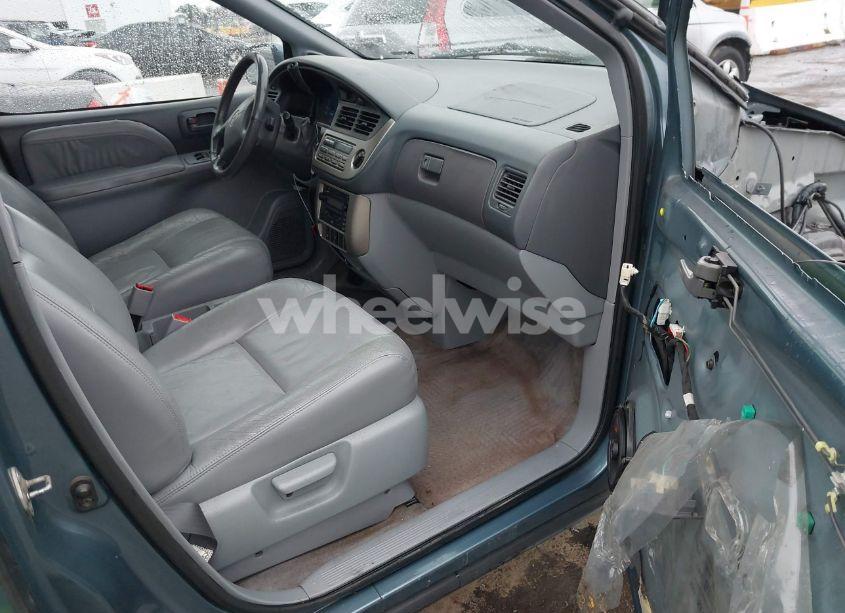 Photo 5 of 2001 Toyota Sienna XLE (VIN 4T3ZF13C01U323995)