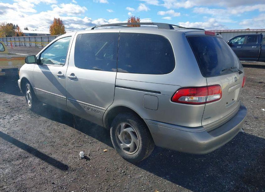 Photo 3 of 2001 Toyota Sienna XLE (VIN 4T3ZF13C01U358133)
