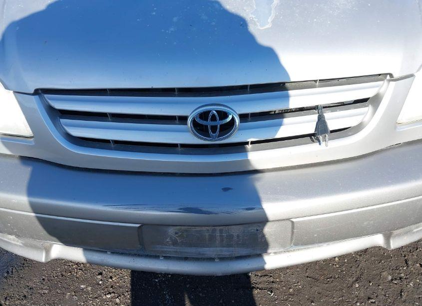 Photo 6 of 2001 Toyota Sienna XLE (VIN 4T3ZF13C01U358133)