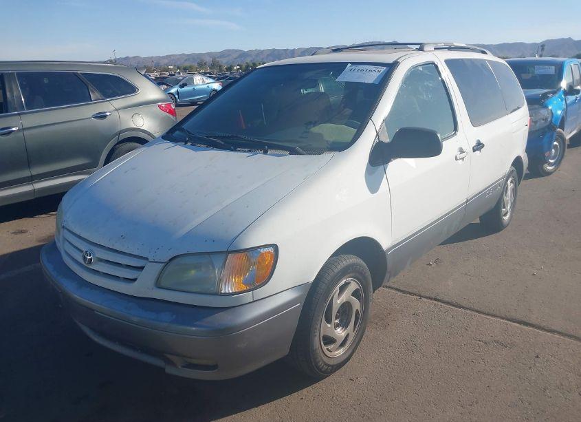 Photo 2 of 2001 Toyota Sienna XLE (VIN 4T3ZF13C01U378950)