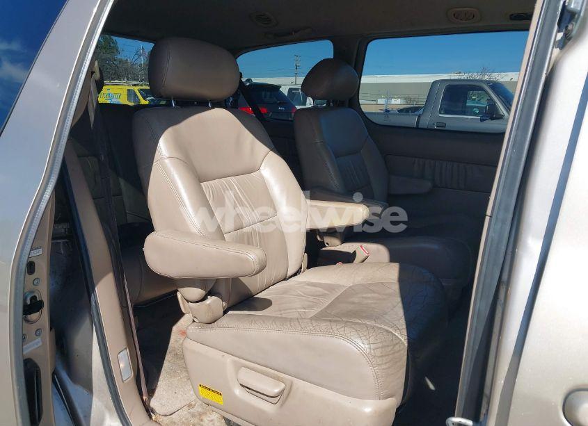 Photo 8 of 2001 Toyota Sienna XLE (VIN 4T3ZF13C01U381668)