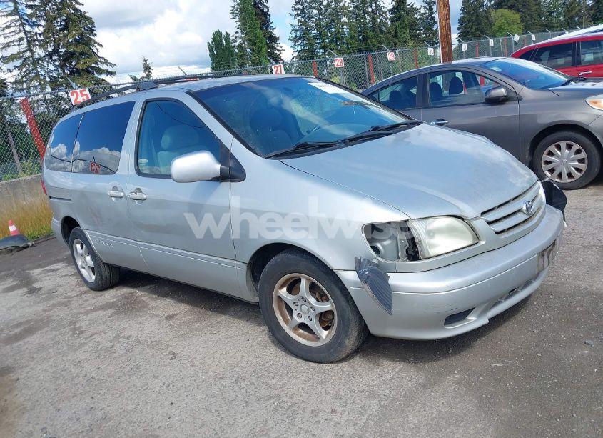 2002 Toyota Sienna LE (VIN 4T3ZF13C02U421846) main photo