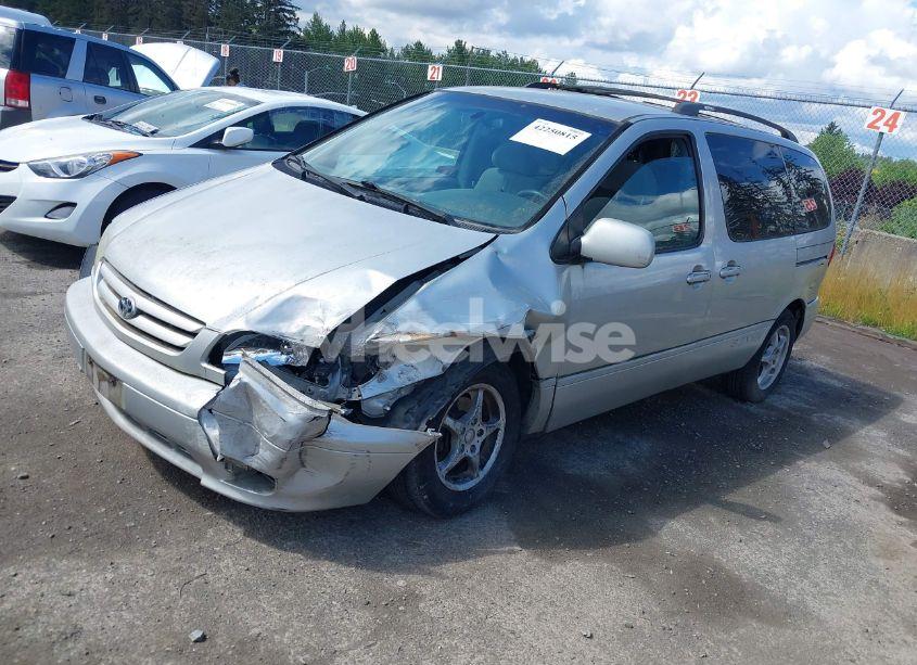 Photo 2 of 2002 Toyota Sienna LE (VIN 4T3ZF13C02U421846)