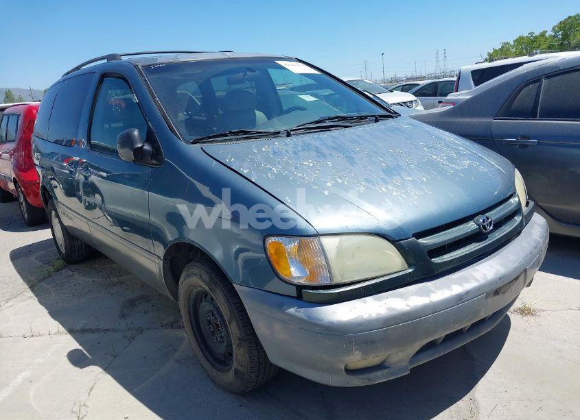2002 Toyota Sienna XLE (VIN 4T3ZF13C02U442678) main photo