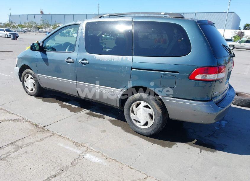 Photo 3 of 2002 Toyota Sienna XLE (VIN 4T3ZF13C02U442678)