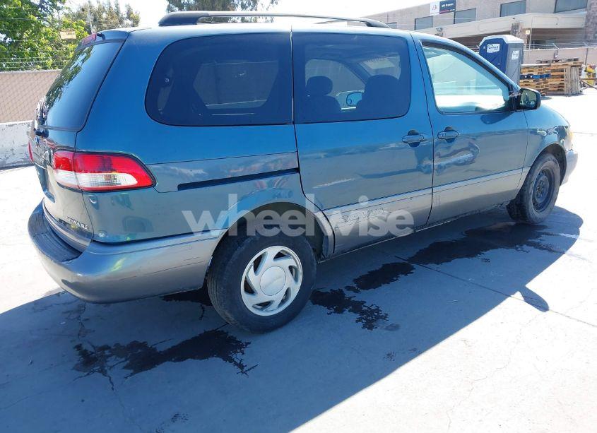 Photo 4 of 2002 Toyota Sienna XLE (VIN 4T3ZF13C02U442678)