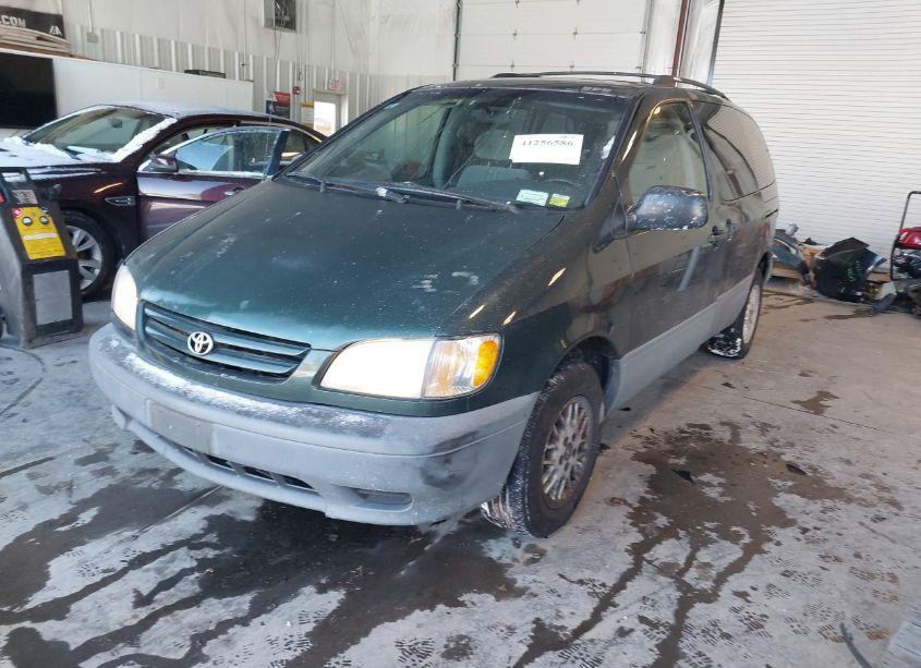 Photo 2 of 2002 Toyota Sienna LE (VIN 4T3ZF13C02U454670)