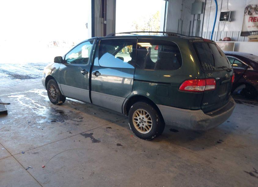 Photo 3 of 2002 Toyota Sienna LE (VIN 4T3ZF13C02U454670)