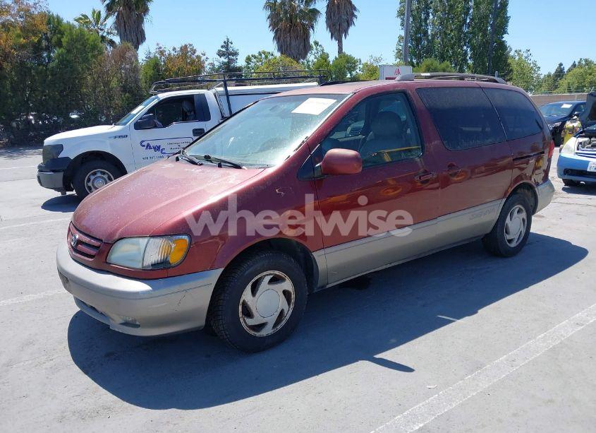 Photo 2 of 2002 Toyota Sienna XLE (VIN 4T3ZF13C02U466267)