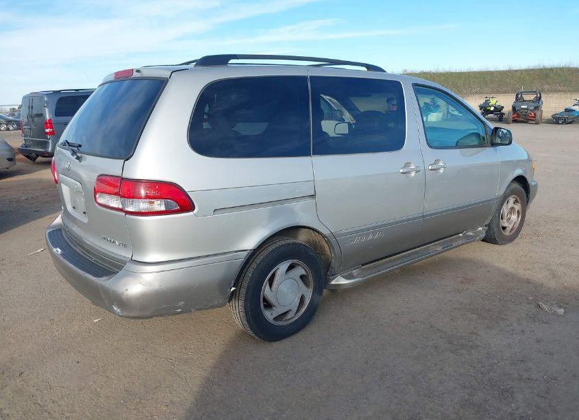 Photo 4 of 2003 Toyota Sienna XLE (VIN 4T3ZF13C03U516487)