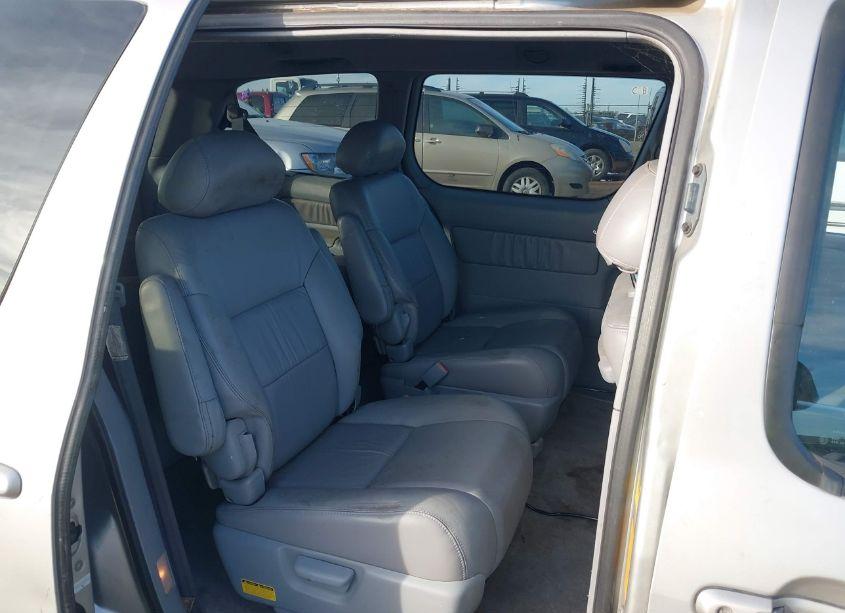 Photo 8 of 2003 Toyota Sienna XLE (VIN 4T3ZF13C03U516487)