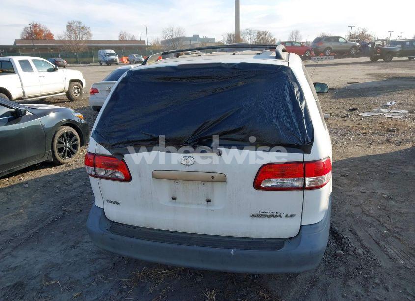 Photo 16 of 2003 Toyota Sienna LE (VIN 4T3ZF13C03U554205)