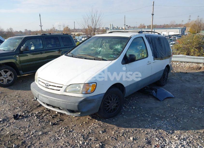 Photo 2 of 2003 Toyota Sienna LE (VIN 4T3ZF13C03U554205)
