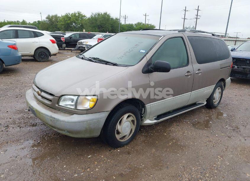 Photo 2 of 1998 Toyota Sienna XLE (VIN 4T3ZF13C0WU032131)