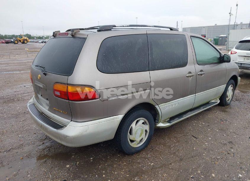 Photo 4 of 1998 Toyota Sienna XLE (VIN 4T3ZF13C0WU032131)