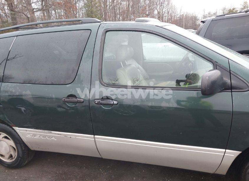 Photo 13 of 2000 Toyota Sienna XLE (VIN 4T3ZF13C0YU205410)