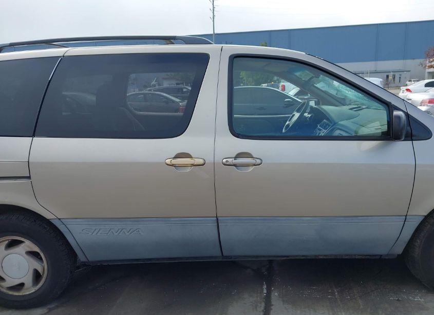 Photo 13 of 2000 Toyota Sienna LE (VIN 4T3ZF13C0YU273075)