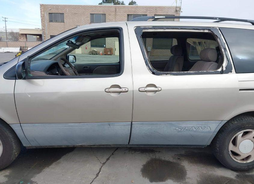 Photo 14 of 2000 Toyota Sienna LE (VIN 4T3ZF13C0YU273075)