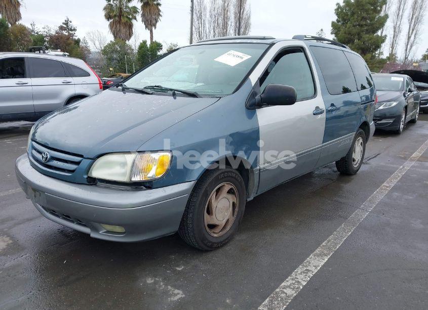Photo 2 of 2001 Toyota Sienna XLE (VIN 4T3ZF13C11U395630)