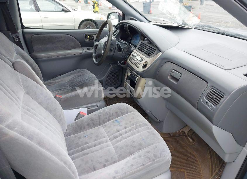 Photo 5 of 2001 Toyota Sienna XLE (VIN 4T3ZF13C11U395630)