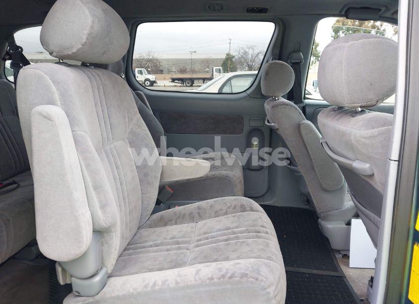 Photo 8 of 2001 Toyota Sienna XLE (VIN 4T3ZF13C11U395630)