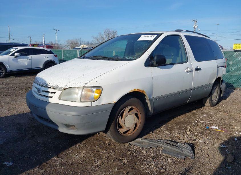 Photo 2 of 2001 Toyota Sienna LE (VIN 4T3ZF13C11U404777)