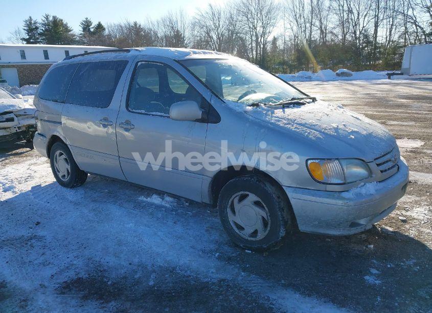 2002 Toyota Sienna LE (VIN 4T3ZF13C12U421046) main photo