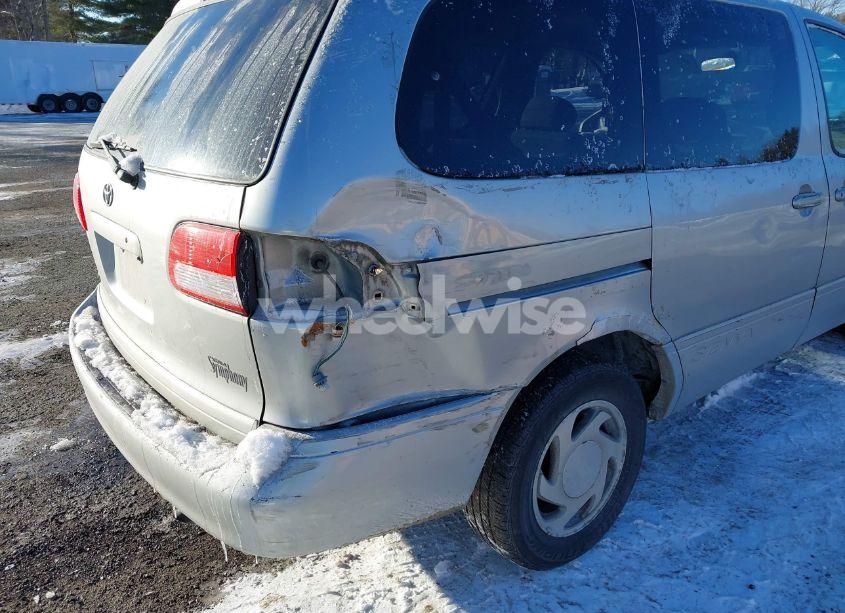 Photo 15 of 2002 Toyota Sienna LE (VIN 4T3ZF13C12U421046)