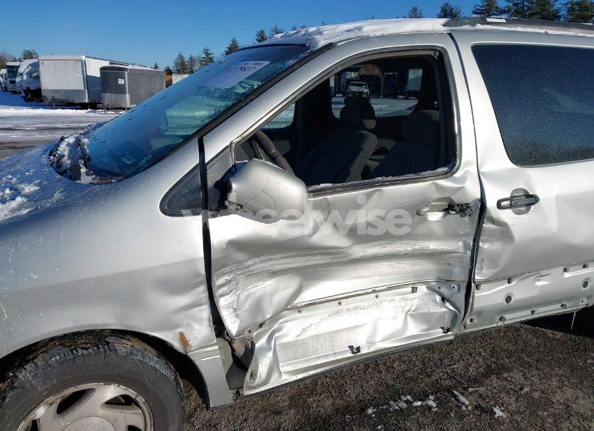 Photo 6 of 2002 Toyota Sienna LE (VIN 4T3ZF13C12U421046)