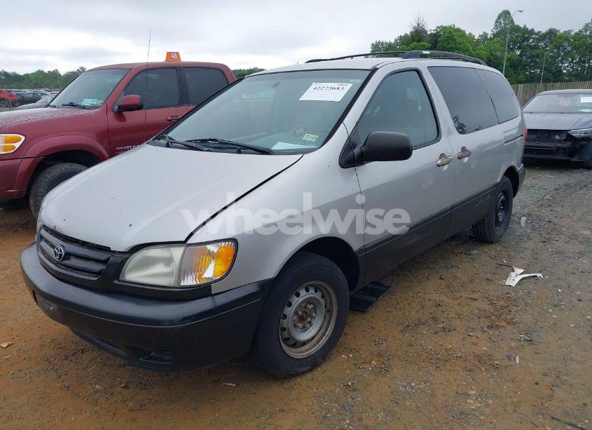 Photo 2 of 2002 Toyota Sienna LE (VIN 4T3ZF13C12U441684)
