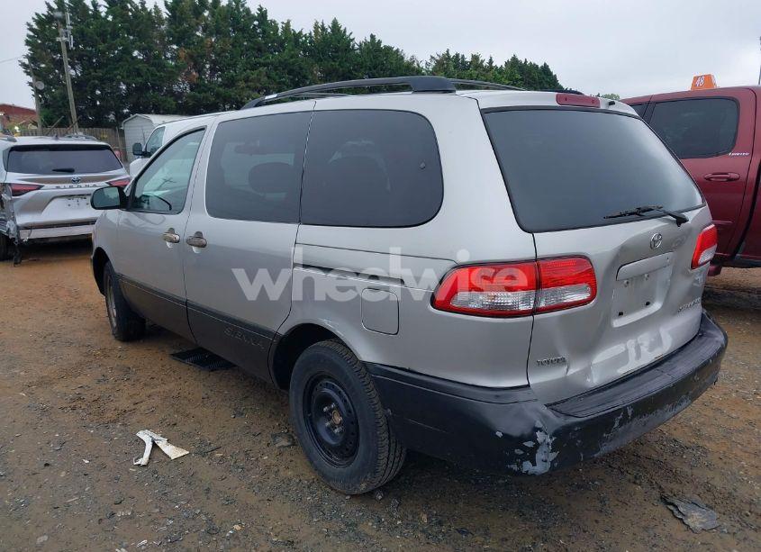 Photo 3 of 2002 Toyota Sienna LE (VIN 4T3ZF13C12U441684)