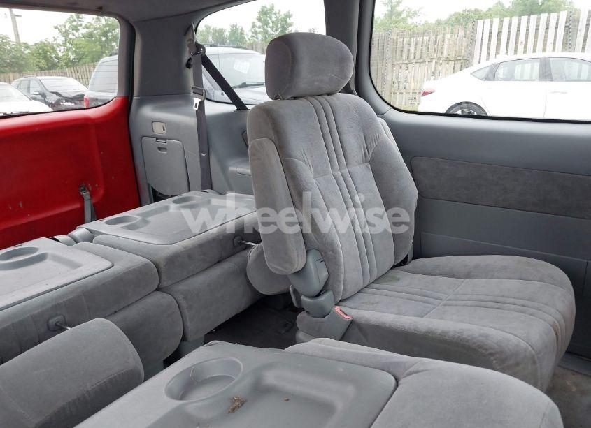 Photo 8 of 2002 Toyota Sienna LE (VIN 4T3ZF13C12U441684)