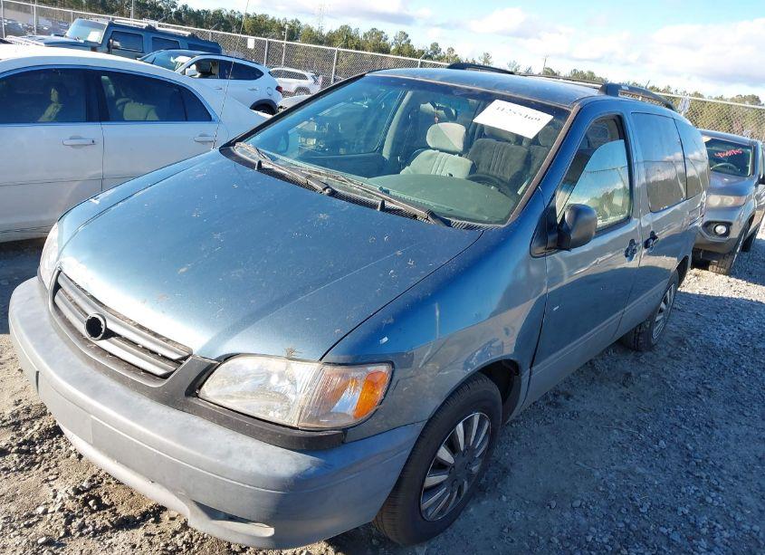 Photo 2 of 2002 Toyota Sienna LE (VIN 4T3ZF13C12U444861)