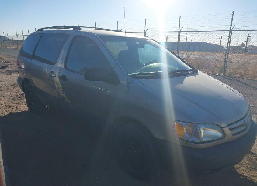 2002 Toyota Sienna LE (VIN 4T3ZF13C12U463118) main photo