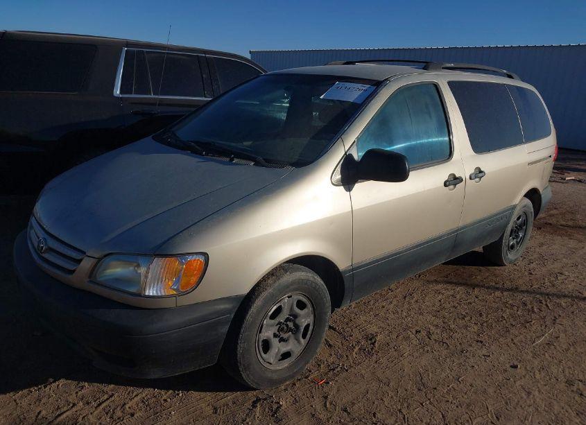 Photo 2 of 2002 Toyota Sienna LE (VIN 4T3ZF13C12U463118)