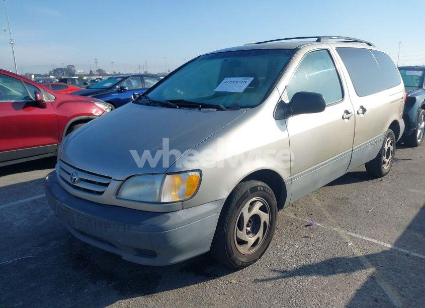 Photo 2 of 2003 Toyota Sienna LE (VIN 4T3ZF13C13U529068)