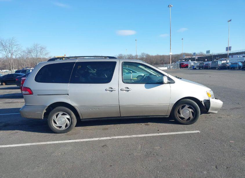 Photo 13 of 2003 Toyota Sienna XLE (VIN 4T3ZF13C13U529989)