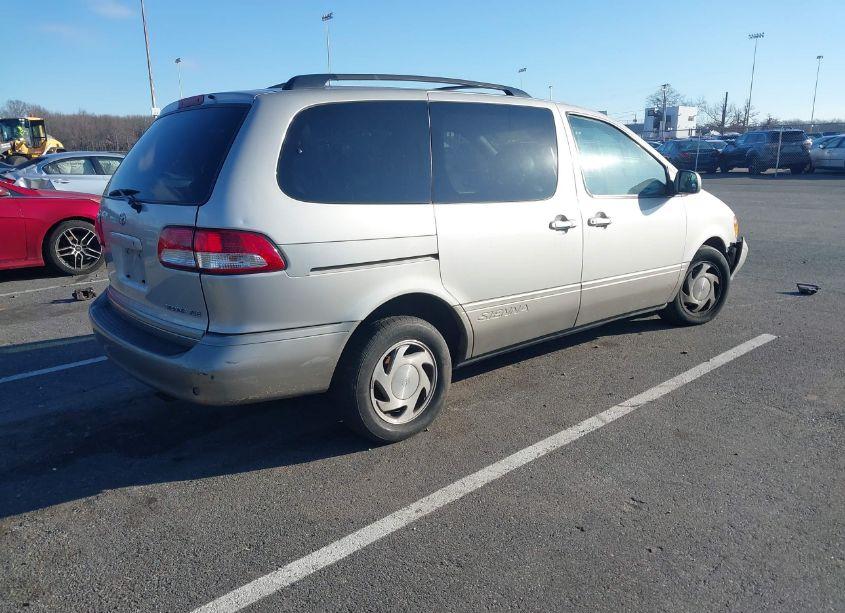 Photo 4 of 2003 Toyota Sienna XLE (VIN 4T3ZF13C13U529989)
