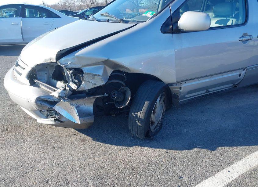 Photo 6 of 2003 Toyota Sienna XLE (VIN 4T3ZF13C13U529989)