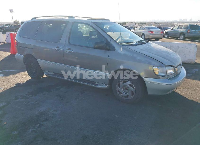 Photo 13 of 1998 Toyota Sienna XLE (VIN 4T3ZF13C1WU051030)