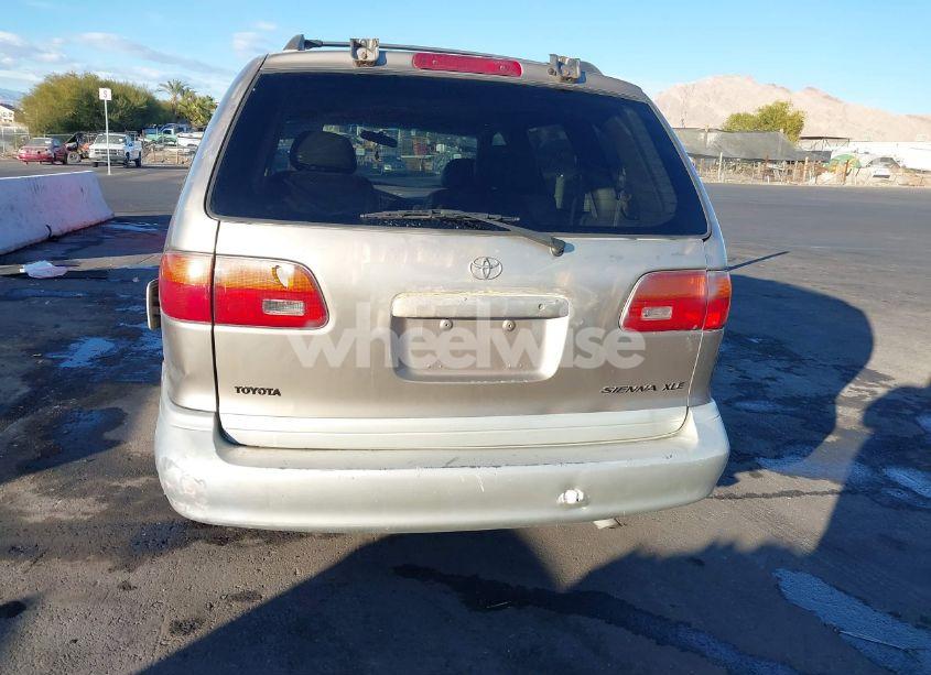 Photo 14 of 1998 Toyota Sienna XLE (VIN 4T3ZF13C1WU051030)