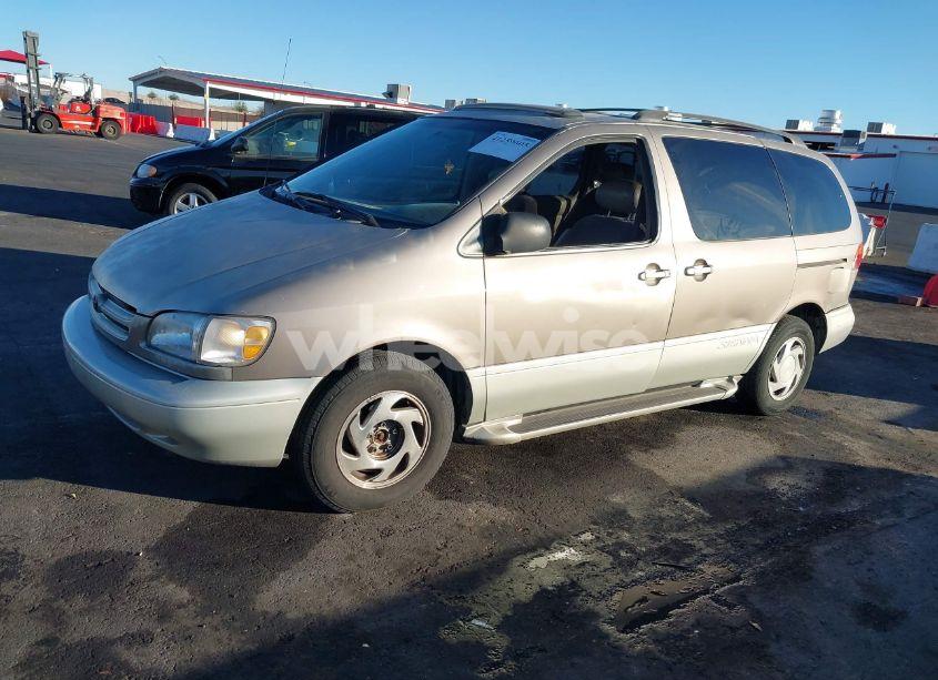 Photo 2 of 1998 Toyota Sienna XLE (VIN 4T3ZF13C1WU051030)