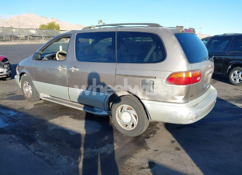 Photo 3 of 1998 Toyota Sienna XLE (VIN 4T3ZF13C1WU051030)