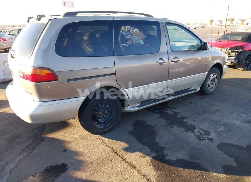 Photo 4 of 1998 Toyota Sienna XLE (VIN 4T3ZF13C1WU051030)