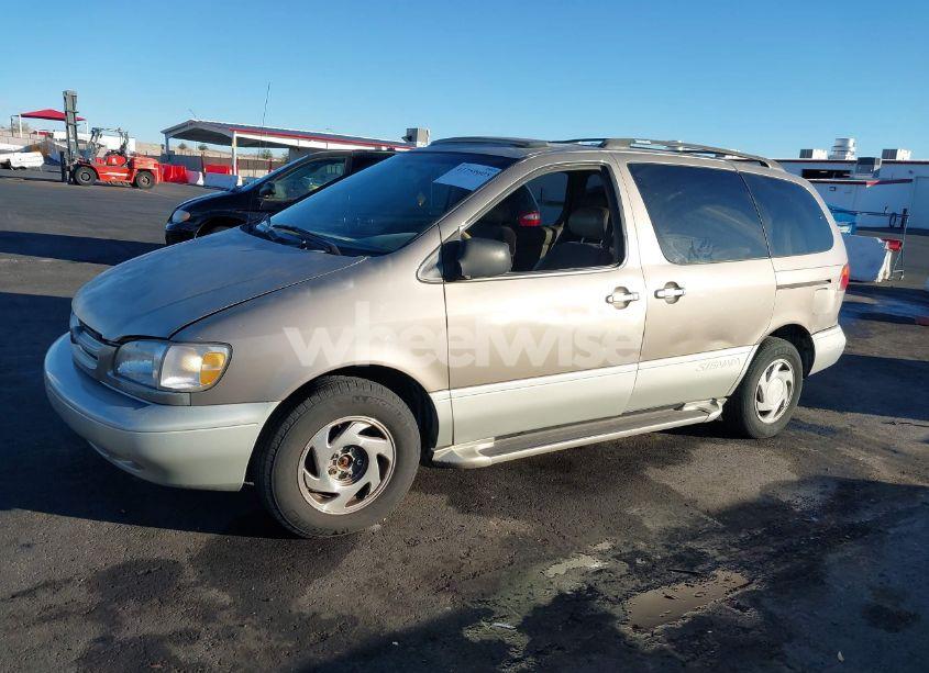 Photo 6 of 1998 Toyota Sienna XLE (VIN 4T3ZF13C1WU051030)