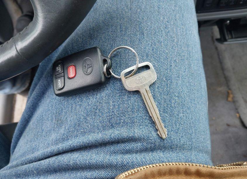 Photo 11 of 1998 Toyota Sienna XLE (VIN 4T3ZF13C1WU063694)