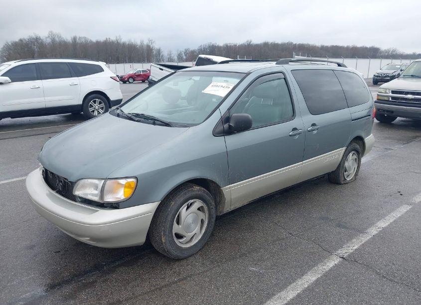Photo 2 of 1998 Toyota Sienna XLE (VIN 4T3ZF13C1WU063694)